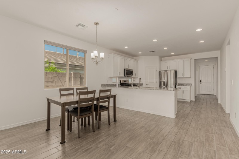 Dining/kitchen