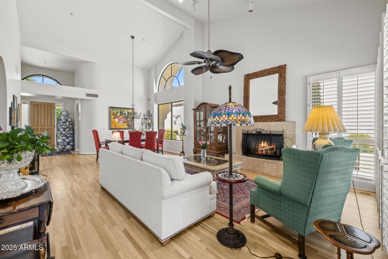 8)FORMAL LIVING