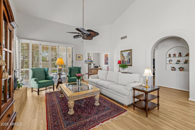 9)FORMAL LIVING