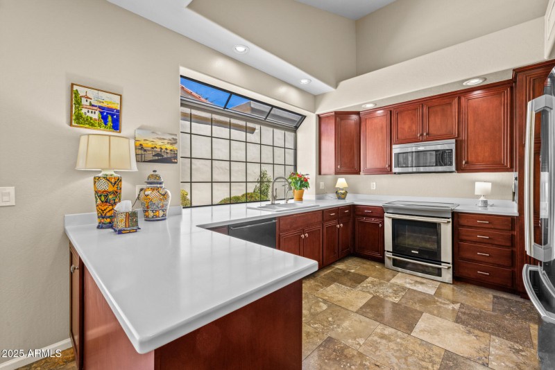 12)KITCHEN