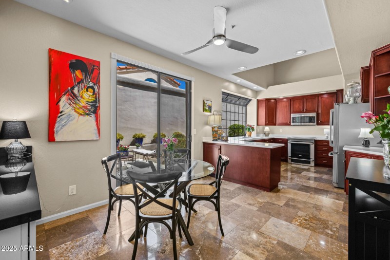 16)KITCHEN