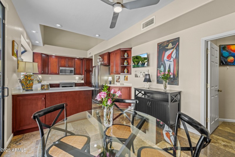 18)KITCHEN