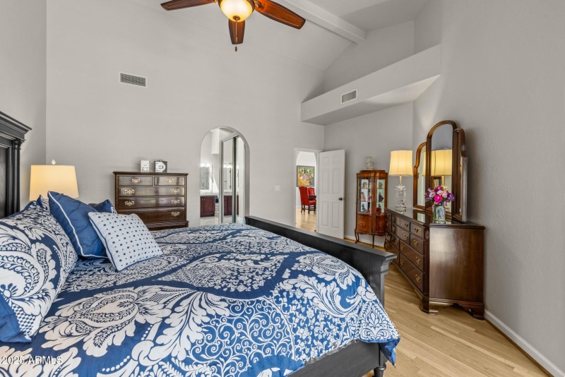 20)MASTER BED
