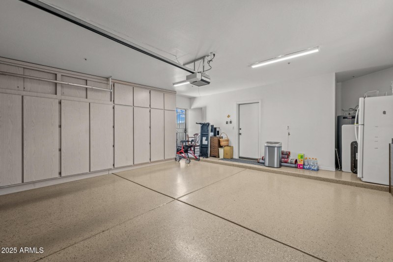 28)GARAGE