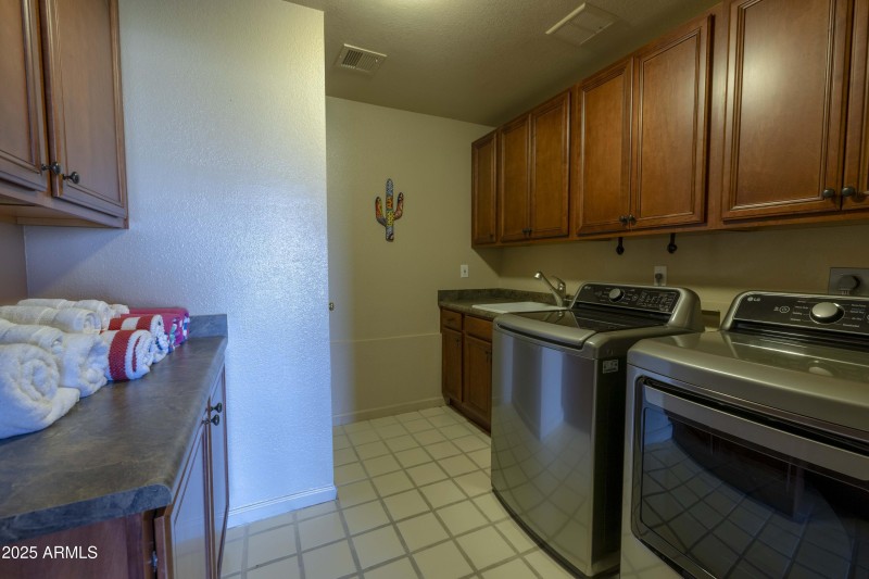 2025-05-14-16030eChollaAve-MCORealty-Fou