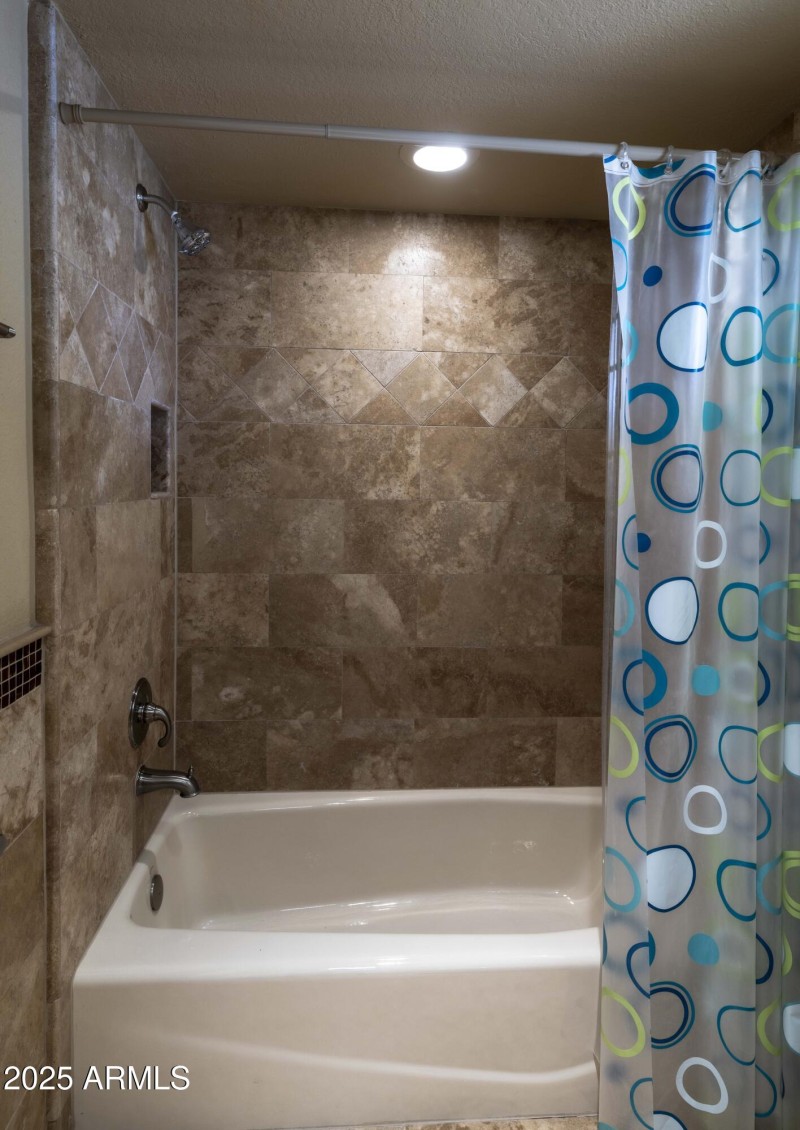 2025-05-14-16030eChollaAve-MCORealty-Fou