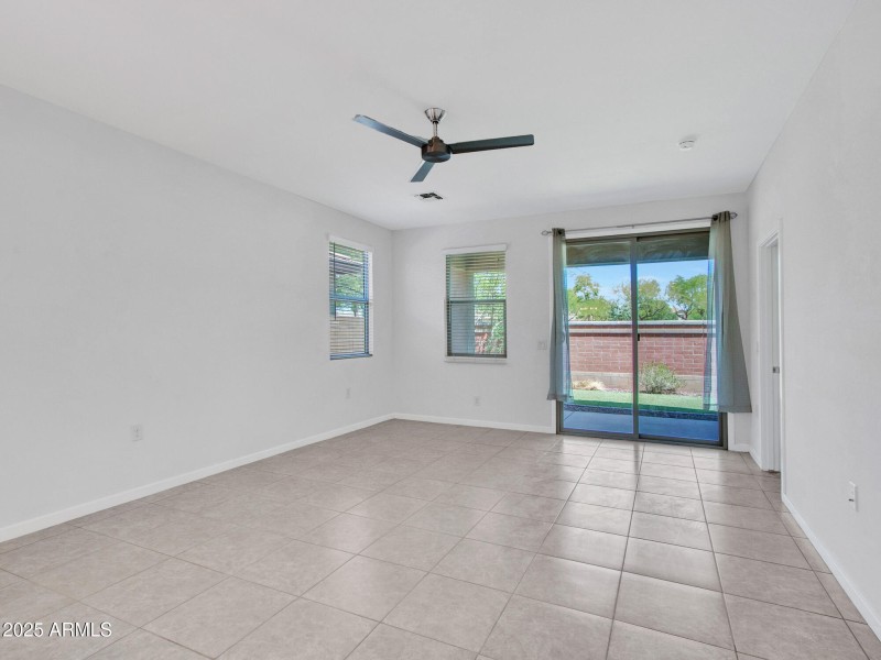 05-Living-room-(2)