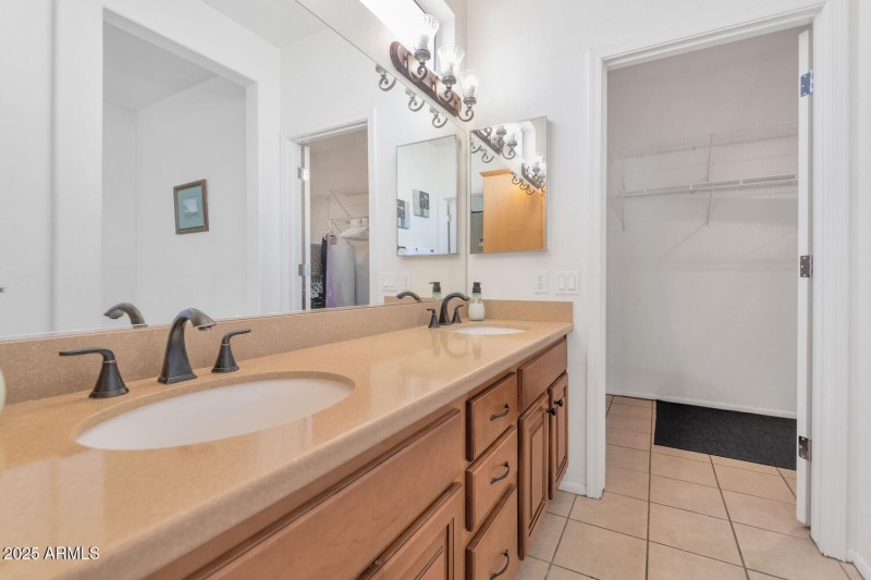 14737 W Colt Ln-015-019-1500x1000