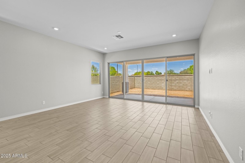 5)GREAT ROOM