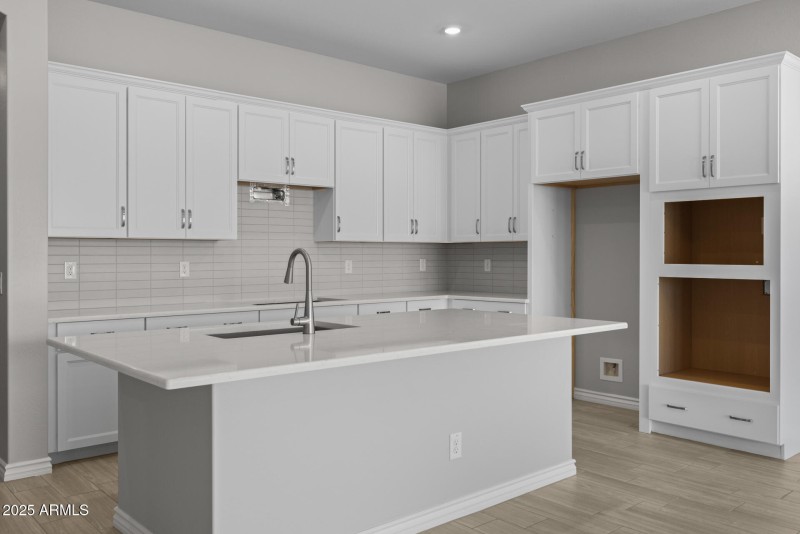 8)KITCHEN