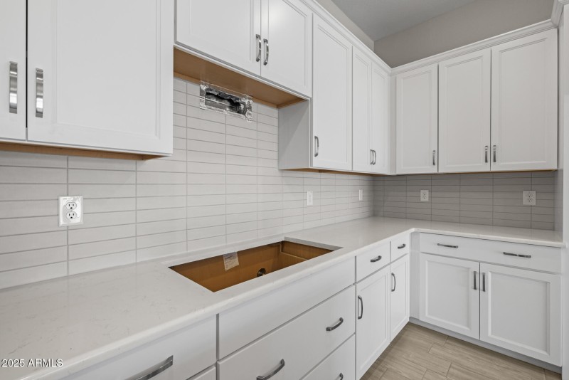 11)KITCHEN
