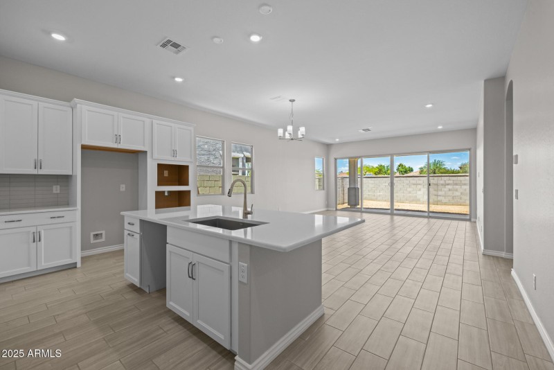 12)KITCHEN