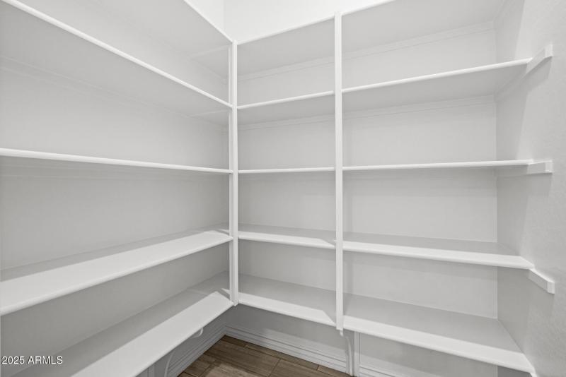 23)PANTRY