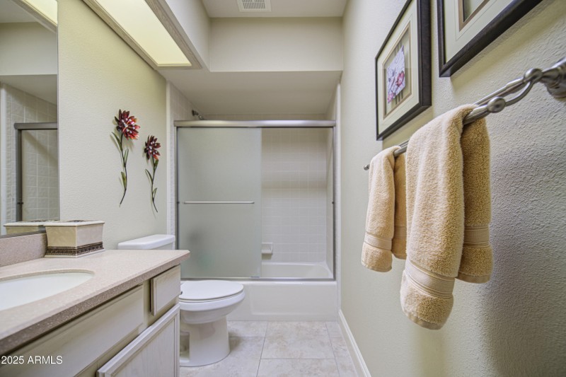 Bathroom 3-pic 1