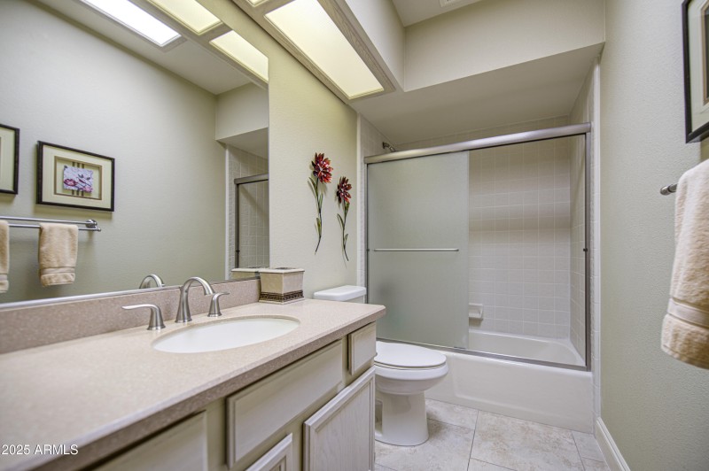 Bathroom 3-pic 2