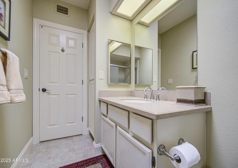 Bathroom 3-pic 3