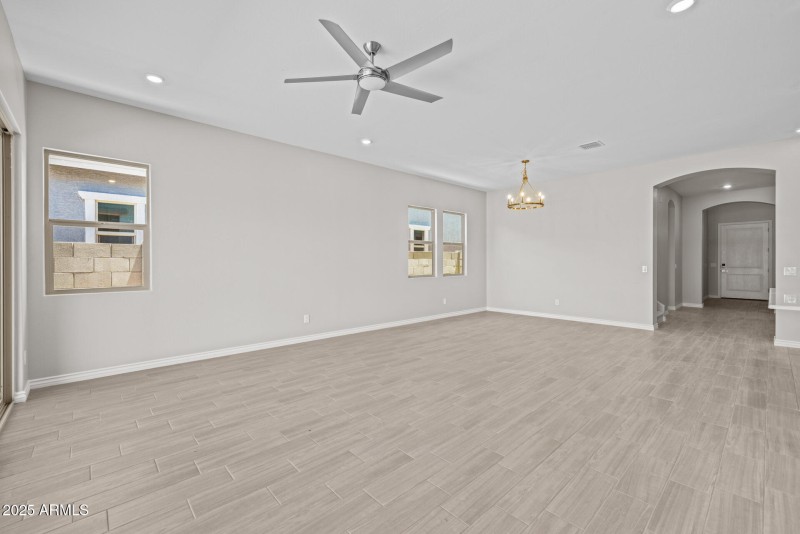 6)GREAT ROOM