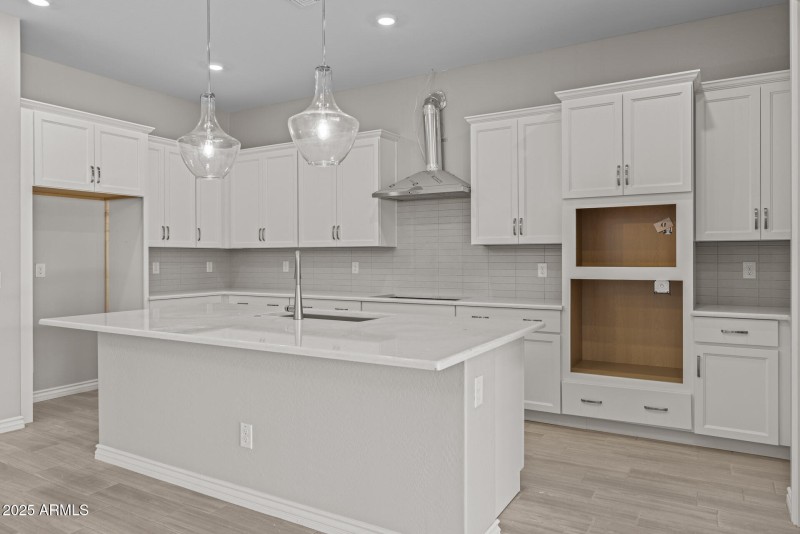 7)KITCHEN
