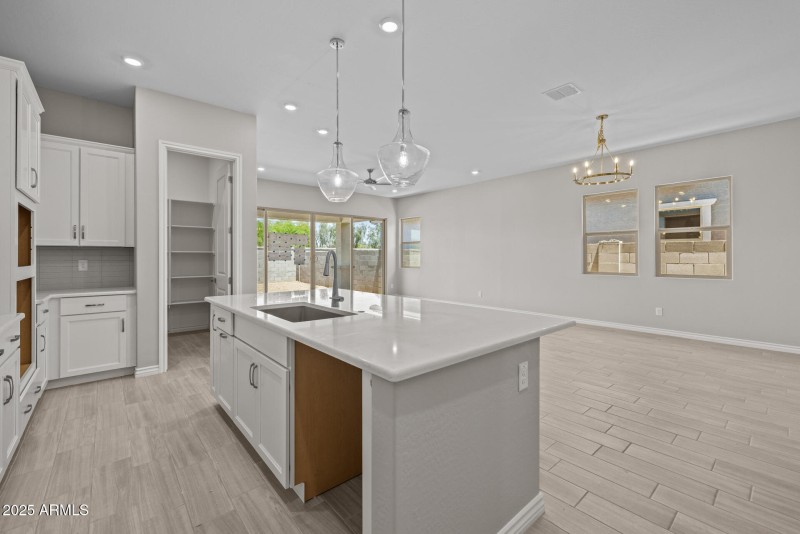9)KITCHEN