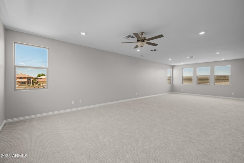 16)LOFT