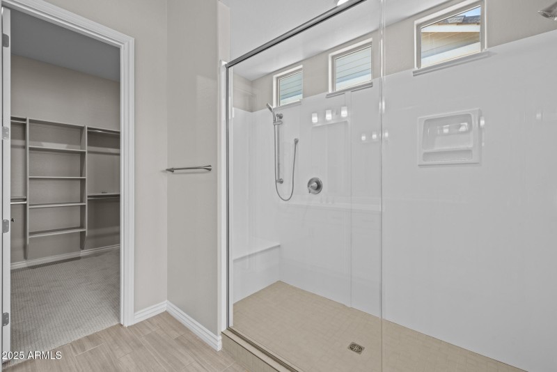 20)MASTER BATH DOWN