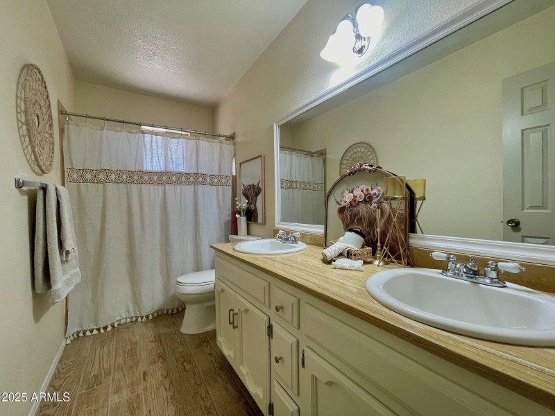 Hall Bath2