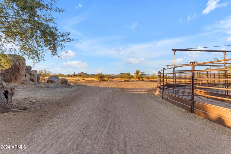 231-web-or-mls-231_417_a4m_ext tw