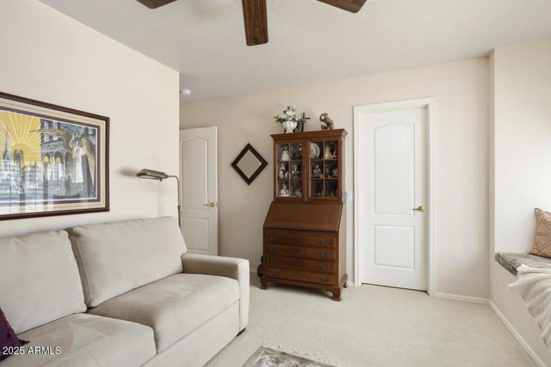 3rd Bedroom w/walkin closet