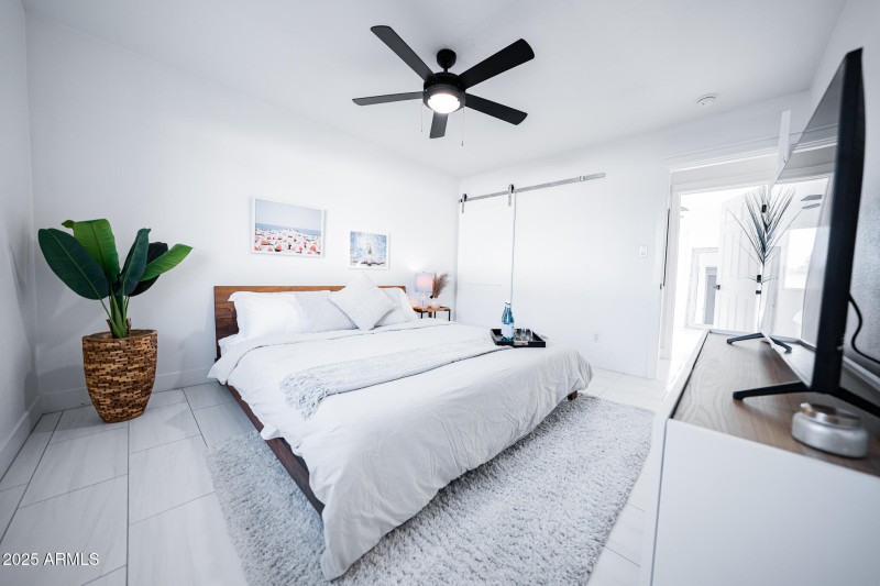JON AIRBNB 2-023