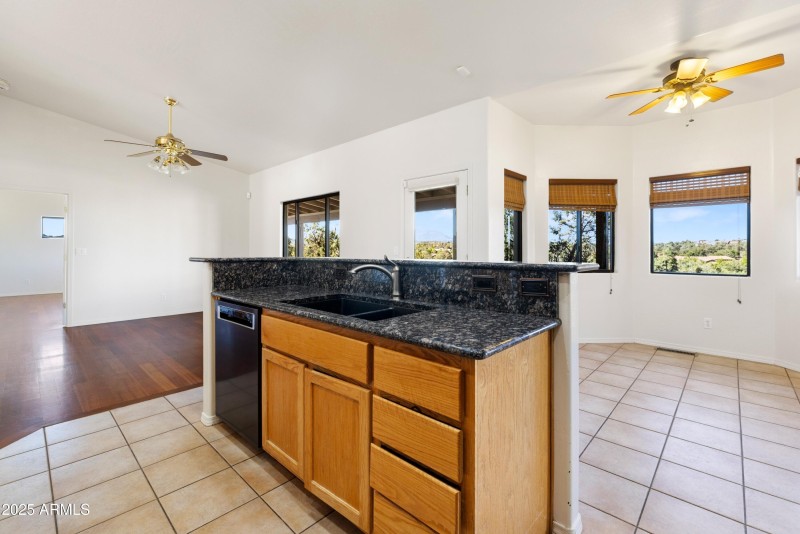 017_Kitchen