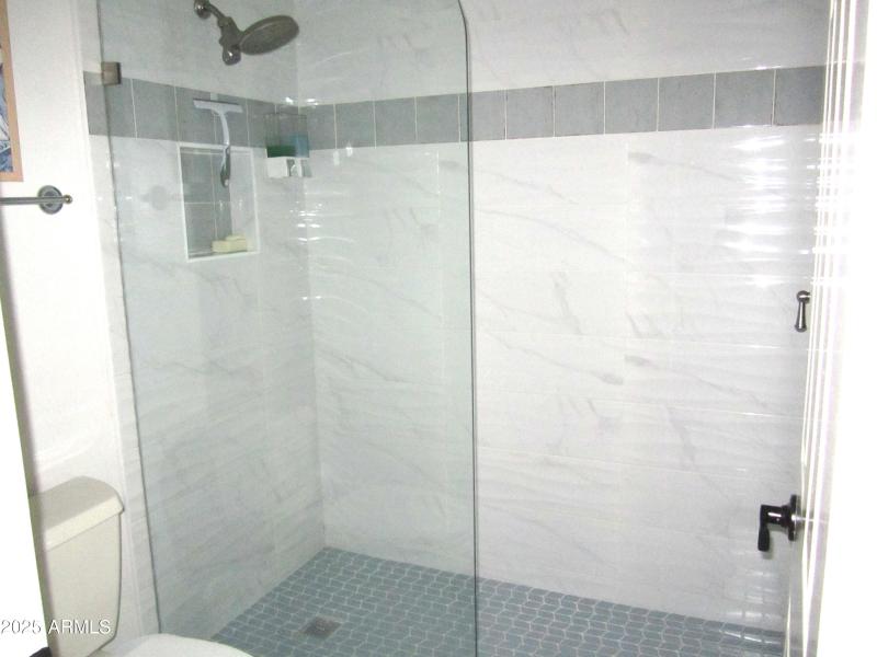 3 325 WALK IN SHOWER