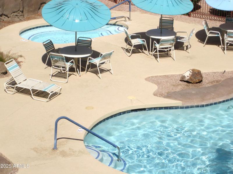 3 325 POOL SIDE COMFORT WITH SPA