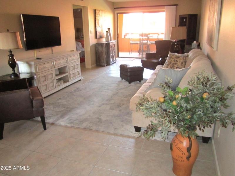 3 325 VIEW FROM ENTRY TO PATIO