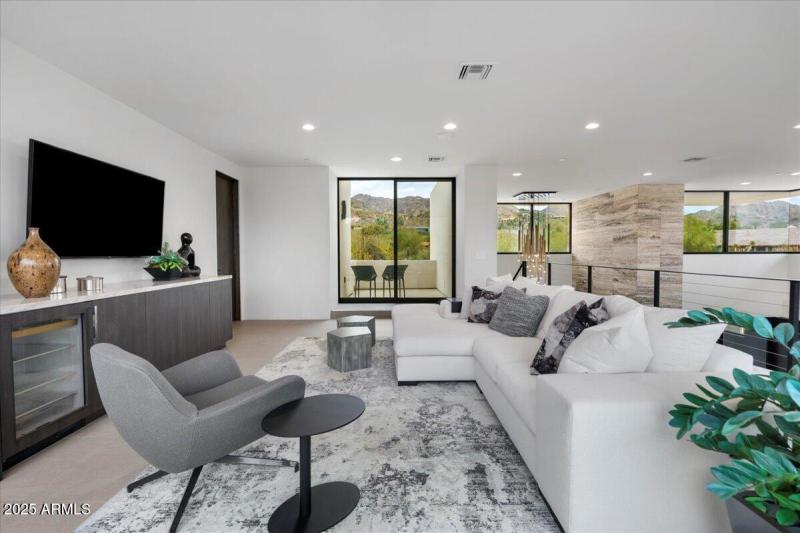 Loft / Den