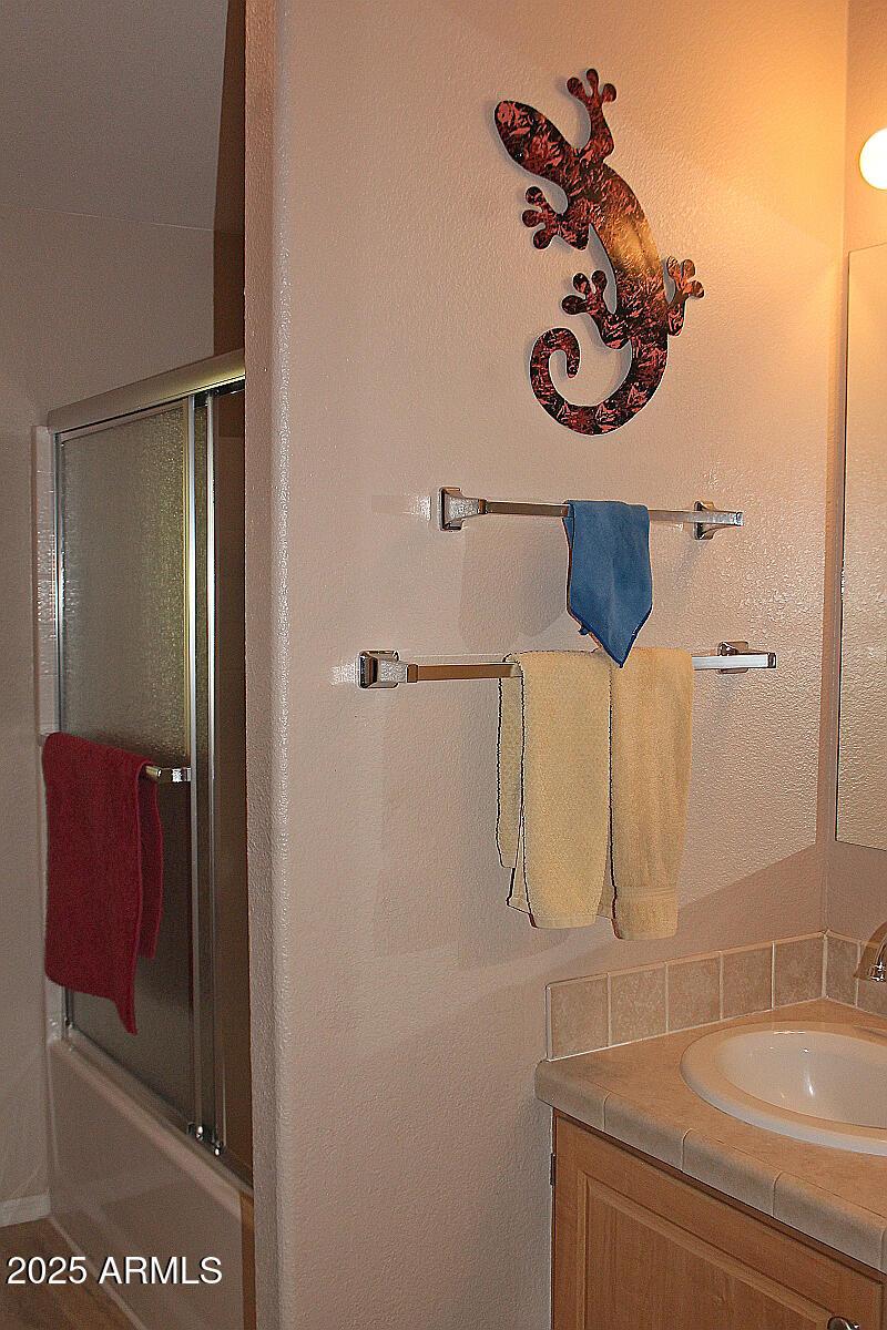 031_2nd Bathroom