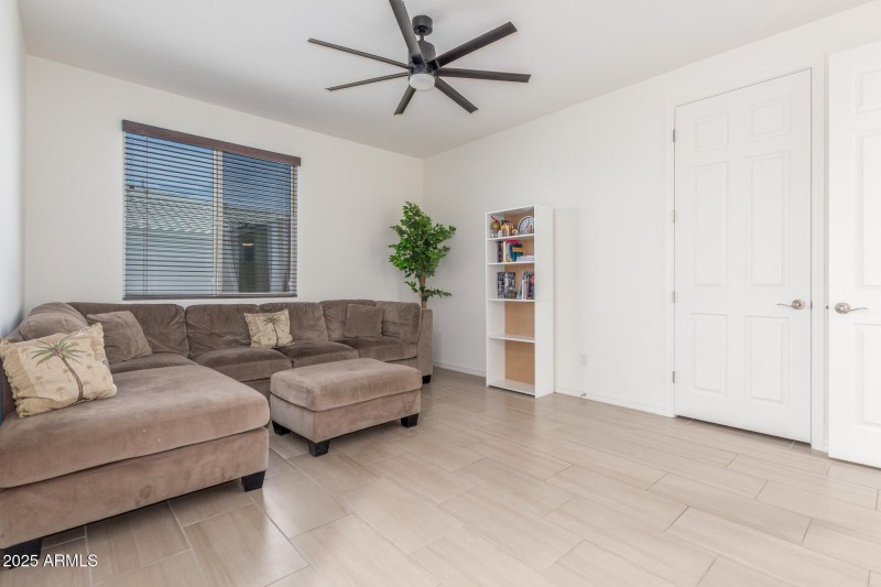 Den/Teen Room
