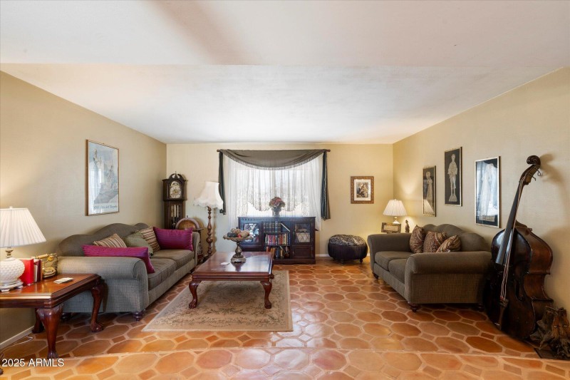 06-Living Room