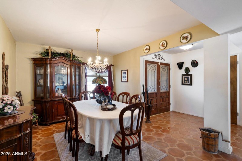 08-Dining Room