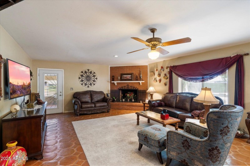 10-Family Room