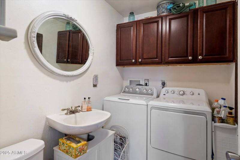 23-Laundry_Bathroom