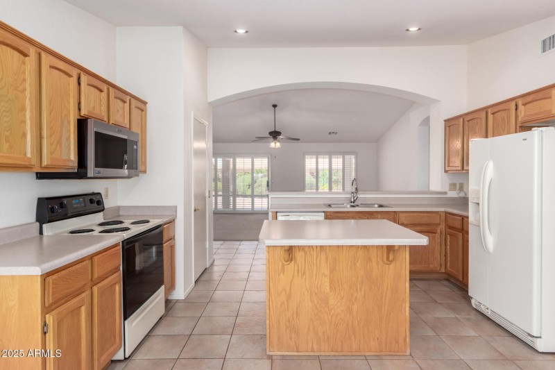06 - Kitchen
