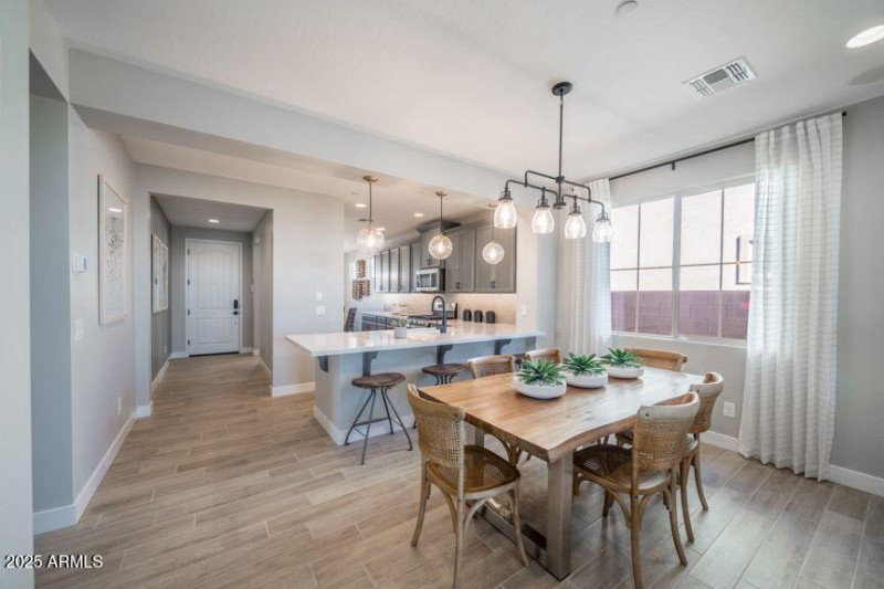 Dining Kitchen1