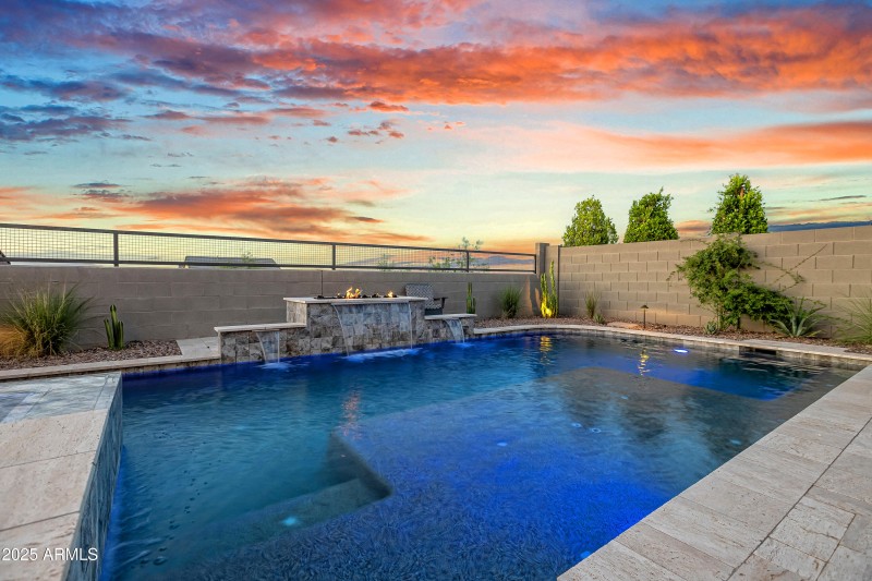 Pool - Baja Shelf - Water Feature - Fire