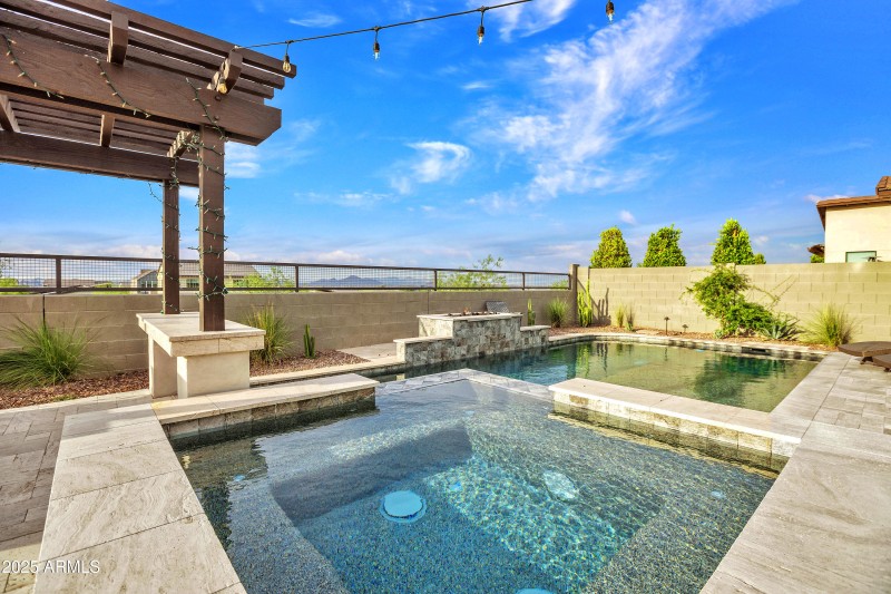 Pool - Spa - Views