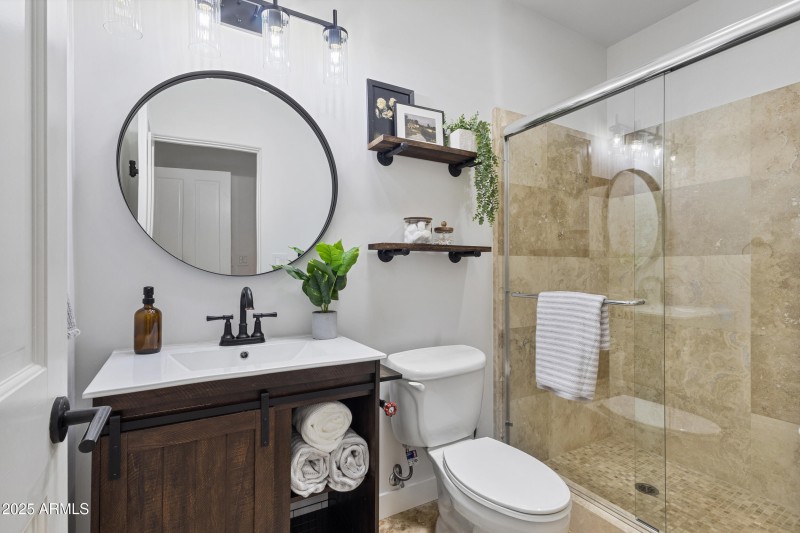 Junior Suite Full Bath