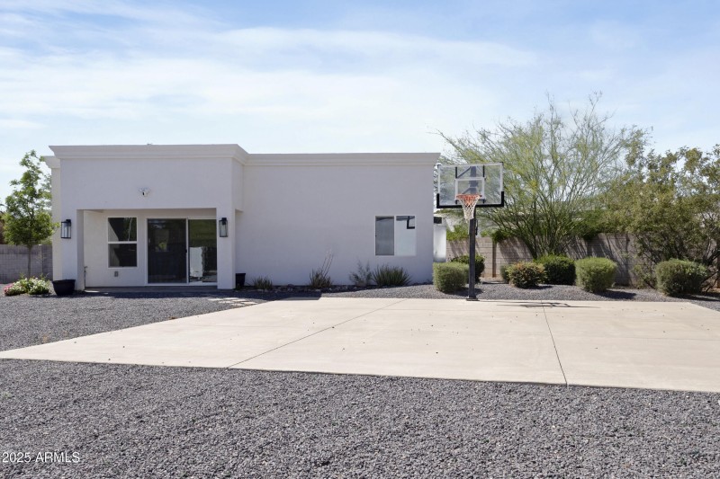 Guest House & Sports Court