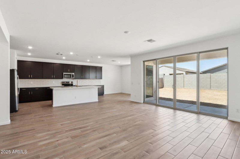 6-web-or-mls-W Cheryl Dr-1405-006