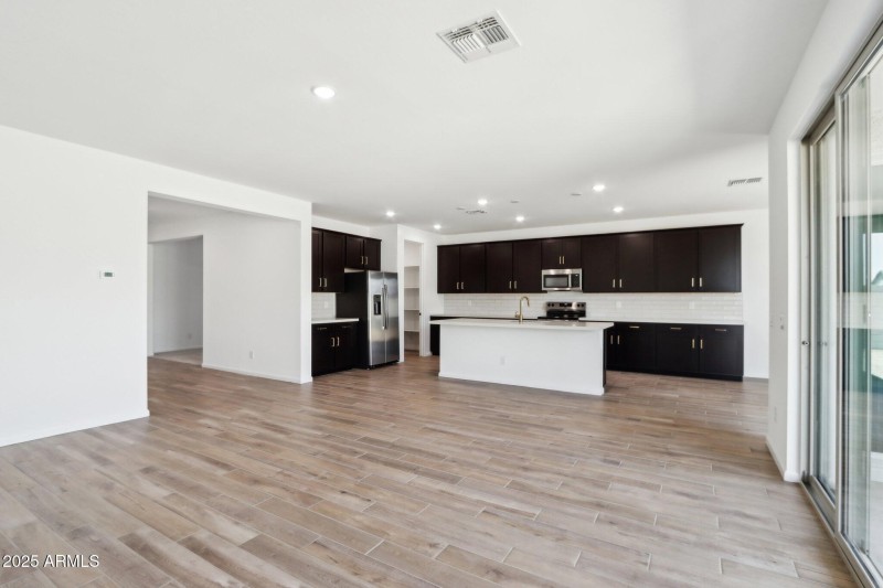 7-web-or-mls-W Cheryl Dr-1405-007