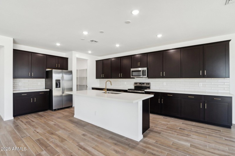 8-web-or-mls-W Cheryl Dr-1405-008