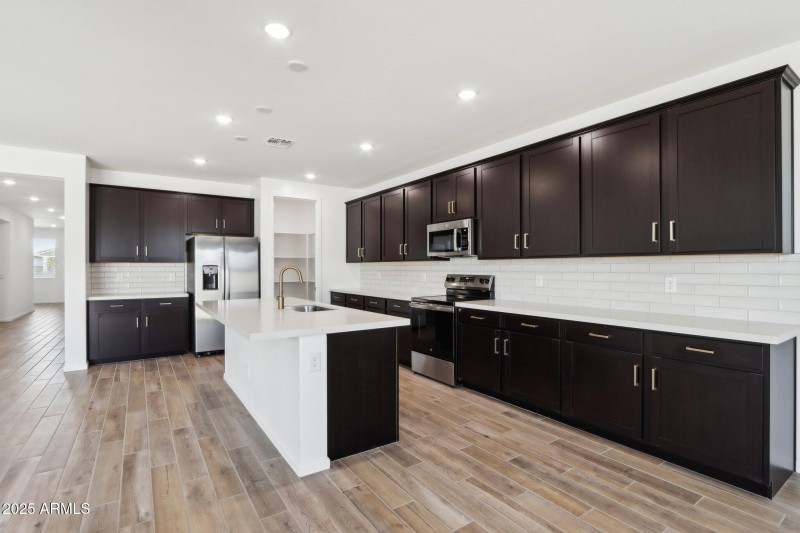 9-web-or-mls-W Cheryl Dr-1405-009